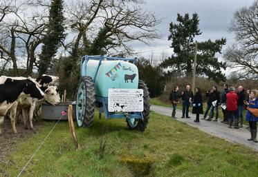 Temanuata Girard, vice-présidente de la Région déléguée à l’agriculture et l’alimentation, s'est rendue chez le couple Langlois pour visiter son exploitation.