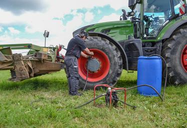 Le lestage à l’eau peut être utilisé pour modifier la répartition des masses entre les ponts avant et arrière du tracteur.