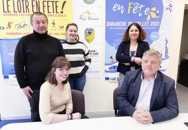 Le 27 mars, à Châteaudun. Le président du Pays dunois, Hugues d'Amécourt, le maire de Yèvres, Bruno Perry, et les animatrices de la collectivité préparent une belle édition du Loir en fête.