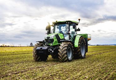 En sortie d’usine, le tracteur Deutz-Fahr série 6 RCshift est monté avec un chargeur d’origine constructeur et une boite de vitesses adaptée. Il peut aussi être équipé, en montage d’origine, d’un système de guidage. Un gage de qualité qu’il convient de souligner.