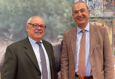 Vendredi 24 mars, à Mantes-la-Jolie (Yvelines). Pierre Marcille et Philippe Waguet ont signé une convention de partenariat inédite en France.