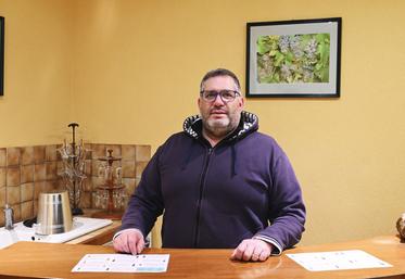 Benoit Lagarde a repris en 2020, avec sa femme Anne-Sophie, le vignoble Gibault situé à Meusnes. Malgré les aléas climatiques subis depuis son installation, le repreneur s'adapte au quotidien. 