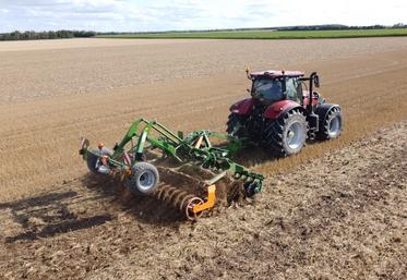 Le déchaumeur à disques est simple d’utilisation et nécessite peu d’entretien, hormis pour les axes de pliage et de dépliage.