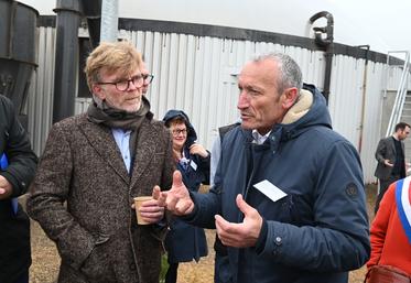 Jérôme Genty, président de BiogazMer et céréalier à Courbouzon a fait une visite guidée du méthaniseur à Marc Fesneau, ministre de l'Agriculture et de la Souveraineté alimentaire. 