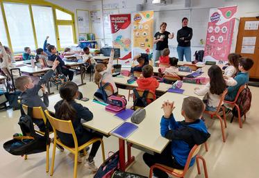 Les trois agriculteurs sont intervenus devant 45 enfants dans l'est du département. 
