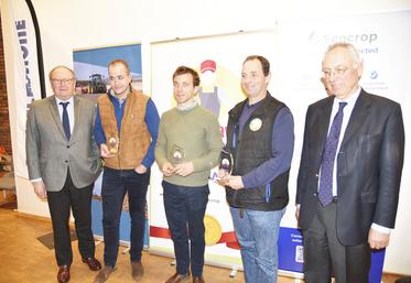 Brie-Comte-Robert, vendredi 14 avril. Les trois lauréats entourés de Pierre Cuypers, sénateur, et Jean-Philippe Garnot, président de la CGB Île-de-France. 