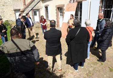 Mercredi 3 mai, à Broué. À l'issue des travaux de l'assemblée générale, les membre de Terres d'Eure-et-Loir ont réfléchi à la meilleure façon de fêter le vingtième anniversaire de l'association.