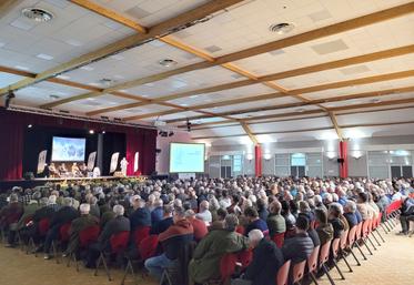 Samedi 15 avril, à Sully-sur-Loire. Environ 700 chasseurs étaient présents lors de l'assemblée générale de la Fédération départementale des chasseurs.