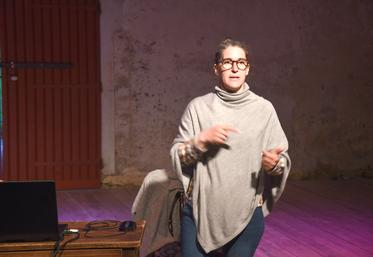 Vendredi 5 mai, à Saint-Ange-et-Torçay. Marie-Laure Cuisset n'a rien caché de son métier.