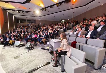 À Louveciennes (Yvelines), mardi 23 mai. Près de 250 personnes ont assisté à l'assemblée générale de la FDSEA.