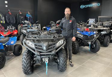 Mercredi 10 mai, à Fontenay-sur-Eure. Ozgur Yesil, surnommé Ozy, présente les quads et SSV des marques Can-Am et CFmoto.