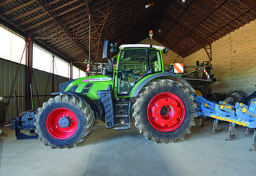 Pour qu’une EARL puisse bénéficier d’une exonération des plus-values, en cas de revente de matériel, deux conditions sont à remplir : la société doit avoir au moins cinq ans d’activité et le chiffre d’affaires moyen doit être inférieur à 250 000 euros.