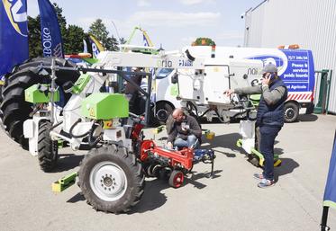 Mercredi 24 mai, à Sainville. Tout le machinisme agricole était présenté aux portes ouvertes de Ghestem agri, même le plus novateur comme le robot Orio de Naïo technologies.