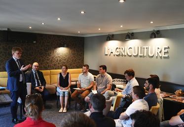 Vendredi 2 juin, à Blois. Marc Fesneau, ministre de l'Agriculture, accompagné du préfet François Pesneau, a échangé sur des sujets d'actualité avec une vingtaine de Jeunes agriculteurs.