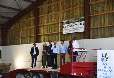 Leudon-en-Brie, mardi 6 juin. Des entreprises comme Auchan, Jules, Collectif Tricolor ont présenté les nouveaux produits lin et chanvre qu'ils proposent.