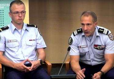 L'adjudant Kevin Monnier (à g.) et le colonel Stéphane Tourtin sont intervenus lors des dernières Universités du soir.