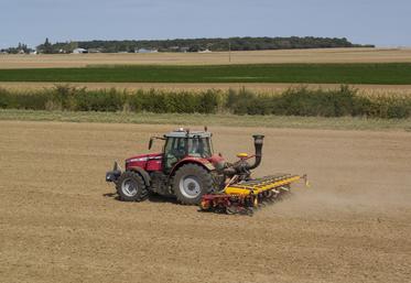 Le semoir monograine Tempo de Väderstad reçoit une distribution à surpression d’air.