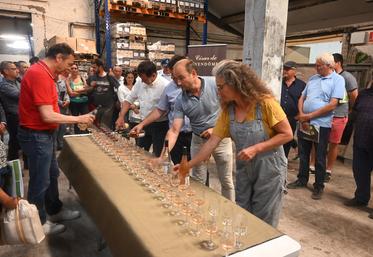 Lundi 5 juin, lors de la visite pré-comice, la Cave coopérative des coteaux du Vendômois a présenté son histoire, ses vins et a proposé des dégustations. 