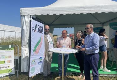 Mercredi 14 juin, à Congerville-Thionville. La chambre d'Agriculture, l'OFB et les Fédérations de chasseurs d'Île-de-France ont lancé le programme régional Agrifaune.
