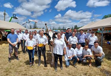 Dimanche 11 juin, à Thoré-la-Rochette. Les lauréats du concours des vaches laitières du comice du Vendômois.