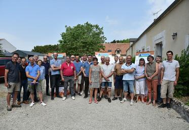 Vendredi 16 juin, à Villamblain. Les Trufficulteurs de Beauce Val-de-Loire se sont réunis en assemblée générale avant de partager un repas convivial.