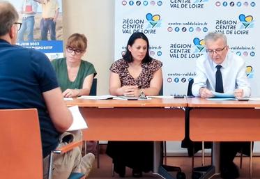 Lundi 19 juin, à Orléans (Loiret). Le président de la Région, François Bonneau, et la vice-présidente en charge de l'agriculture, Temanuata Girard, ont annoncé les grandes lignes de la politique régionale en faveur de l'installation.