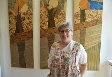 Valérie Colas des Francs, artisane d’art, est l’une des rares marqueteuse de paille de France.