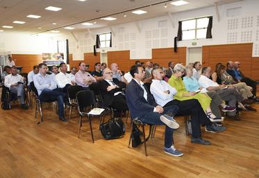 Le 14 juin, à Pussay (Essonne). La salle était bien garnie pour assister à l'assemblée générale de la CGB Île-de-France, sous la présidence de Jean-Philippe Garnot. 