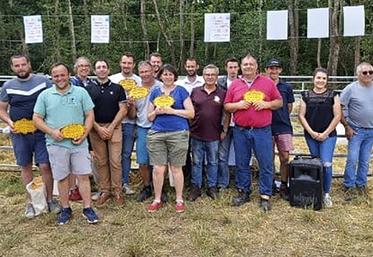 Dimanche 11 juin, à Thoré-la-Rochette. Les lauréats du concours des vaches allaitantes du comice du Vendômois.