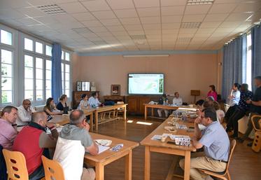 Mercredi 7 juin, à Chailly-en-Brie (Seine-et-Marne). Échanges avec la direction de l'EPL La Bretonnière en préambule à l'assemblée générale du Conseil horticole. 