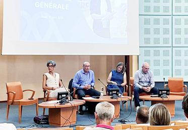 Le 15 juin, à Chartres. Bertrand Le Bris (2e à g.) a présidé l'assemblée générale d'AS 28, qui a décidé de ne pas augmenter ses tarifs.
