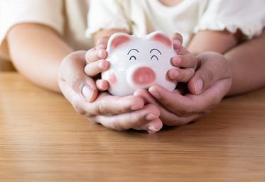 Si l'on ne reprend pas les sommes placées sur son PER, au décès les sommes seront transmises aux héritiers sans remettre en cause les gains ­fiscaux acquis, et sans prélèvements sociaux.