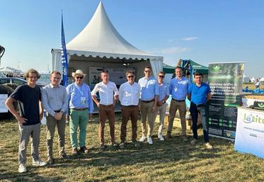 À Congerville-Thionville (Essonne), le 14 juin. L'équipe de Latitude GPS lors du salon des Culturales.