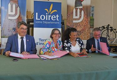 Lundi 17 juillet, à Isdes. Les représentants du Cher, du Loiret et du Loir-et-Cher ont signé une convention relative à la prévention des risques d'incendie en forêt de Sologne.