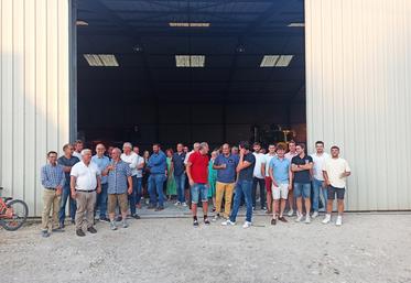 Les agriculteurs de toutes générations ont créé une atmosphère conviviale lors des rencontres organisées au sortir de la moisson.