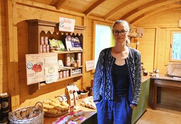 Mathilde Outters est productrice de gelée royale à Yvoy-le-Marron (Loir-et-Cher) depuis 2018. 