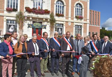 Dans la matinée de samedi, les élus locaux, avec en tête Florent De Wilde maire de Châtillon-Coligny, ont inauguré en grande pompe le comice agricole devant la mairie de la commune.
