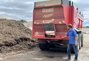 Max Binet, gérant de l’entreprise Prest’Max Transport en Eure-et-Loir, a investi dans trois remorques à front poussant pour satisfaire aux besoins de l’activité de transport de compost, de digestat et de matières premières comme les céréales et les pommes de terre.