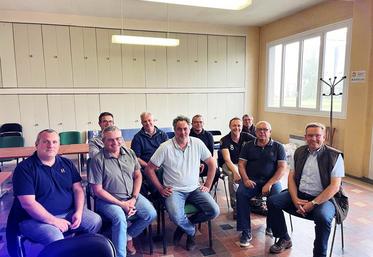 Le 31 août à Auvernaux (Essonne). Le conseil d'administration de l'Union de Corbeil a reconduit Nicolas Galpin (au centre) à la présidence.