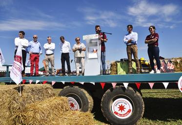 De gauche à droite durant le temps inaugural : Benjamin Demailly, Patrick Pelletier, Christophe Hillairet, Philippe Court, Marie-Christine Cavecchi, Nicolas Hervin, Sébastien Dromigny et Alix Heurtaut.