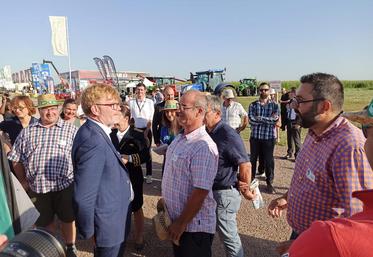 Jeudi 7 septembre, à Outarville. Les représentants de la FNSEA CVL ont pu échanger avec le ministre Marc Fesneau à Innov-agri.