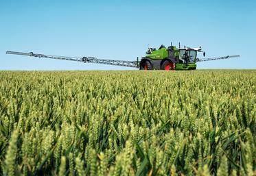 Le Fendt Rogator est « à la fois flexible et agile, efficace et délicat, puissant et facile à manier », selon le constructeur.