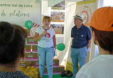 Angélique Delahaye, présidente nationale de Solaal, était présente sur le stand de la FNSEA CVL à Innov-agri pour fêter le premier anniversaire de l'association régionale, présidée par Florent Leprêtre.