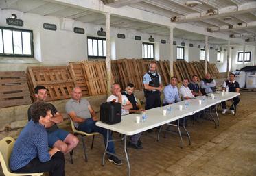 Les Chapelles-Bourbon, mardi 19 septembre. Samuel Vandaele, secrétaire général de la FDSEA 77, était en tribune avec les présidents de canton du secteur : Brigitte Cant, Geoffrey Bouzonie, Eldric Giraut, Sébastien Couteau, Franck Fournier, Valéry Legendre et Mathieu Beaudoin.