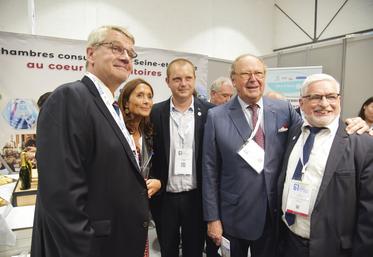 Dammarie-les-Lys, vendredi 29 septembre. Les élus des chambres consulaires, dont Guillaume Lefort, vice-président de la chambre d'Agriculture de région Île-de-France, ont échangé avec les élus seine-et-marnais, comme ici les sénateurs Anne Chain-Larché et Pierre Cuypers.