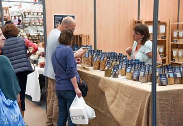 Vendredi 6 octobre, à Chartres. Maud Lucas (à d.) a assuré la présence des pâtes Pastéole sur la durée des Artisanales et proposé des nouveautés.