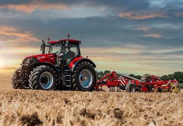 Le tracteur Case IH Optum 340 CVXDrive complète par le haut la gamme qui reste à trois modèles, l’Optum 250 n’étant plus au catalogue.