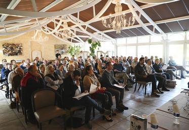 Vendredi 6 octobre, à Salbris. Une centaine de personnes étaient présentes lors de l'assemblée générale du syndicat des forestiers privés de Loir-et-Cher. 