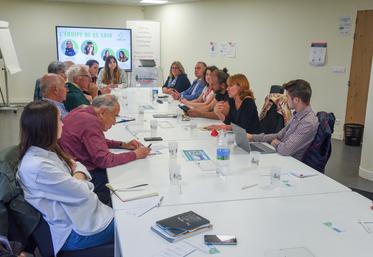 Jeudi 12 octobre, à Châteaudun. Les membres du Living-lab des possibles sont prêts à travailler sur la décarbonation.