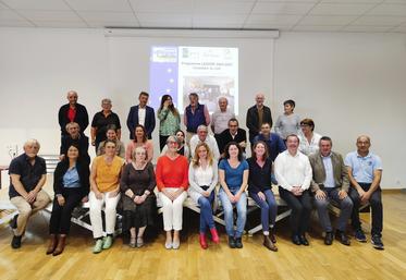 Le 26 septembre, à Sancheville. La nouvelle gouvernance du Gal Beauce-Dunois est portée par Mathilde Weill (1er rang, 6e à g.) et Raphaële Jourdain (8e à g.).